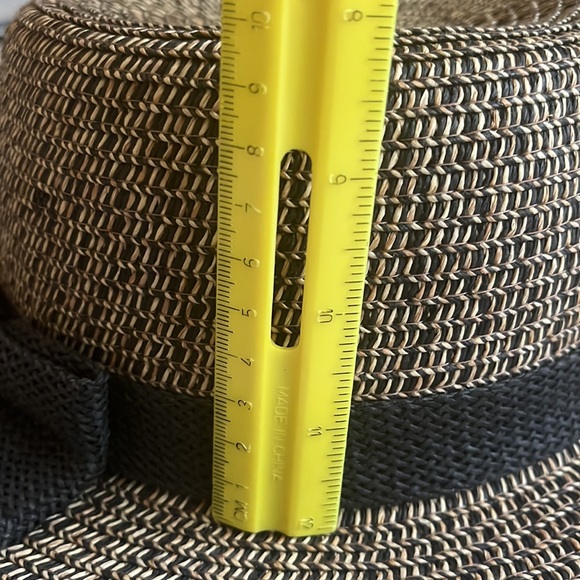 Beige/black straw hat. With a black bow. - Picture 9 of 11